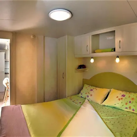 Mobile In With Private Garden Vakantiehuis Cupra Marittima